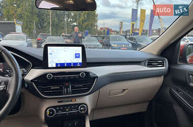 Внедорожник / Кроссовер Ford Escape 2019 в 