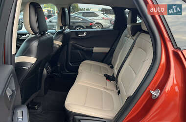 Внедорожник / Кроссовер Ford Escape 2019 в 