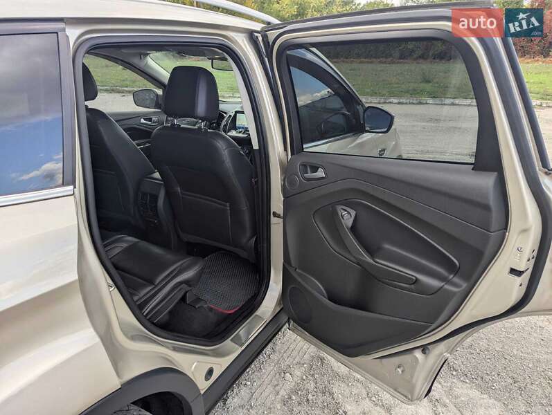 Внедорожник / Кроссовер Ford Escape 2016 в Днепре