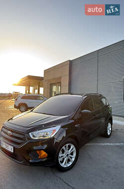 Внедорожник / Кроссовер Ford Escape 2016 в 