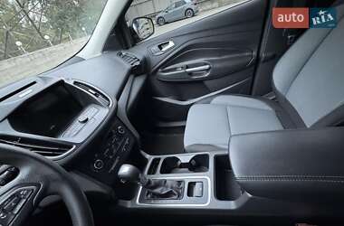 Внедорожник / Кроссовер Ford Escape 2017 в 