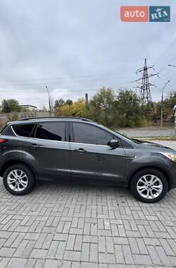 Внедорожник / Кроссовер Ford Escape 2017 в 
