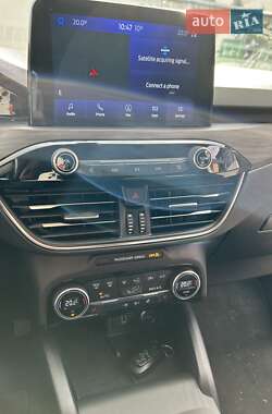 Внедорожник / Кроссовер Ford Escape 2020 в 