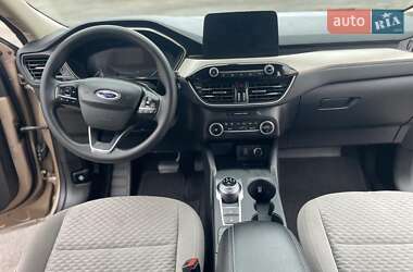 Внедорожник / Кроссовер Ford Escape 2020 в 