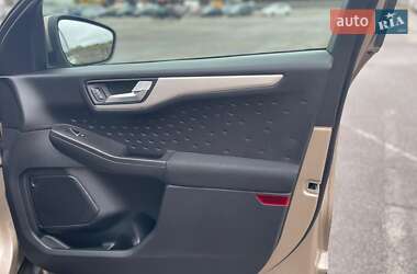Внедорожник / Кроссовер Ford Escape 2020 в 