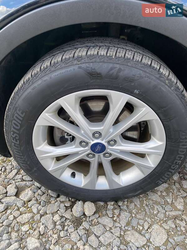 Позашляховик / Кросовер Ford Escape 2017 в Львові