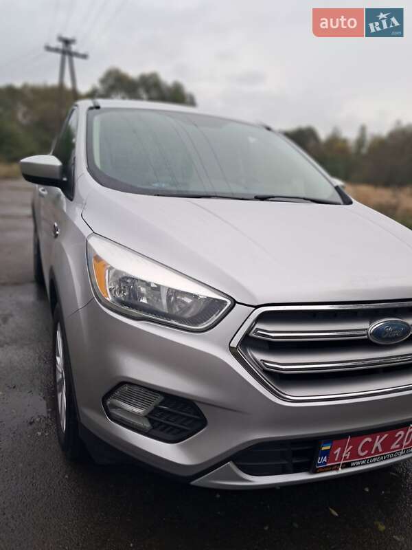 Внедорожник / Кроссовер Ford Escape 2017 в Сосновке