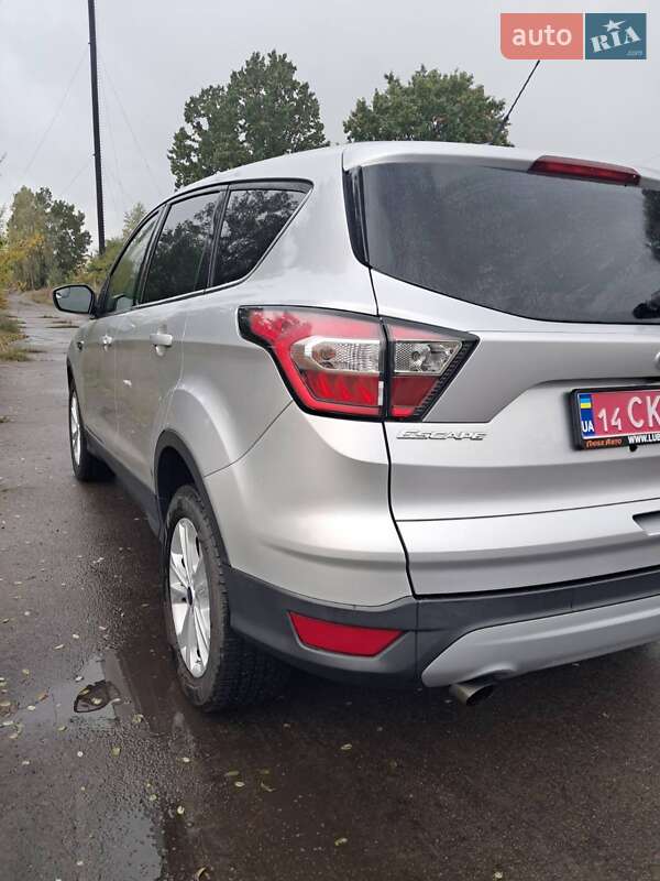 Внедорожник / Кроссовер Ford Escape 2017 в Сосновке