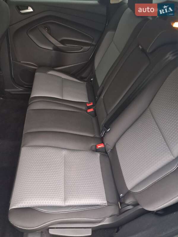 Внедорожник / Кроссовер Ford Escape 2017 в Сосновке