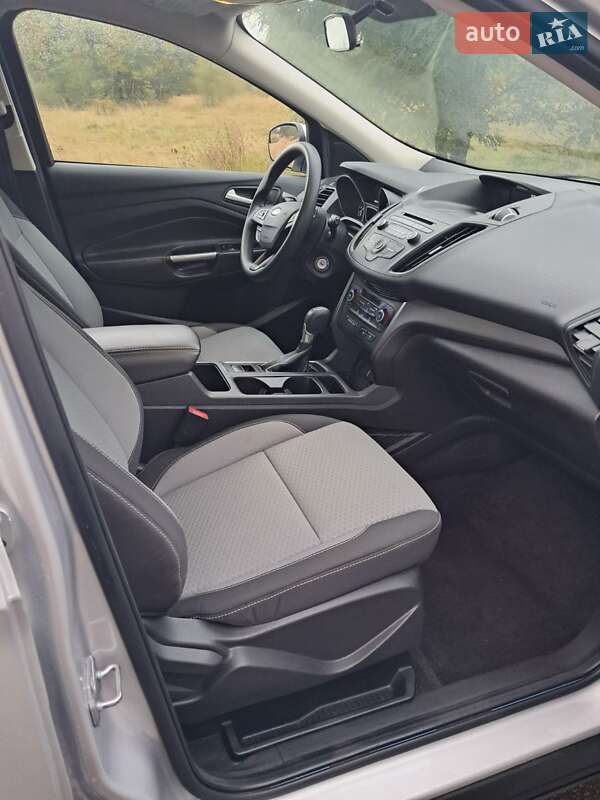 Внедорожник / Кроссовер Ford Escape 2017 в Сосновке