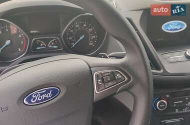 Внедорожник / Кроссовер Ford Escape 2017 в 