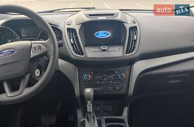Внедорожник / Кроссовер Ford Escape 2017 в 