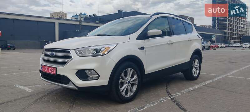 Внедорожник / Кроссовер Ford Escape 2017 в 