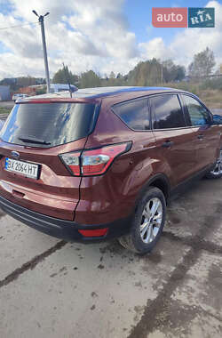 Внедорожник / Кроссовер Ford Escape 2018 в 
