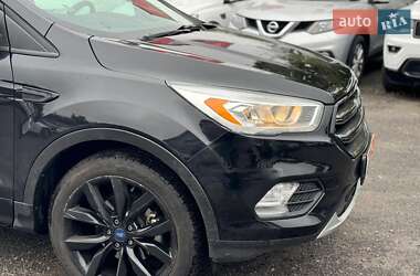 Внедорожник / Кроссовер Ford Escape 2019 в 