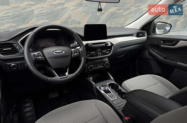 Позашляховик / Кросовер Ford Escape 2022 в 