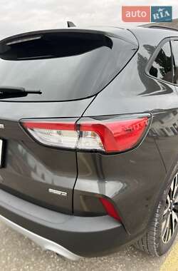 Внедорожник / Кроссовер Ford Escape 2020 в 