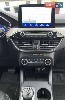 Внедорожник / Кроссовер Ford Escape 2020 в 