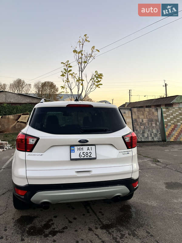 Внедорожник / Кроссовер Ford Escape 2018 в Килии фото 11 Внедорожник / Кроссовер Ford Escape 2018 в Килии