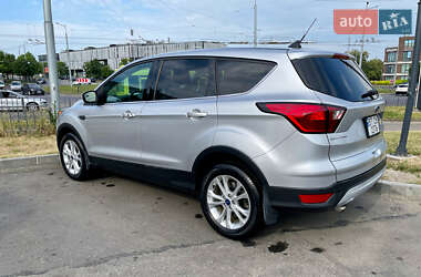 Внедорожник / Кроссовер Ford Escape 2019 в 