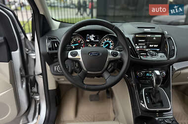 Позашляховик / Кросовер Ford Escape 2013 в 