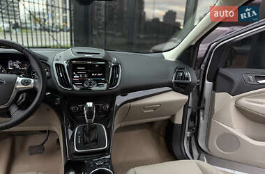 Позашляховик / Кросовер Ford Escape 2013 в 