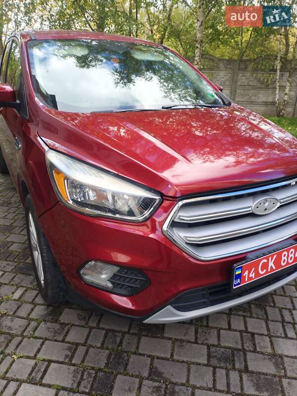 Внедорожник / Кроссовер Ford Escape 2018 в Ивано-Франковске