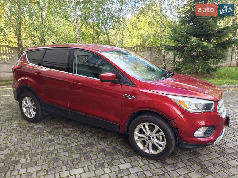 Позашляховик / Кросовер Ford Escape 2018 в 