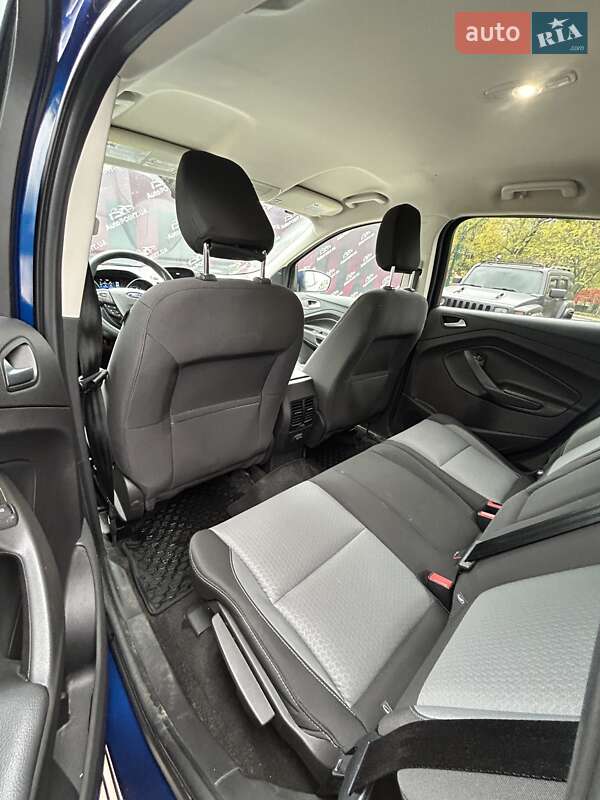 Внедорожник / Кроссовер Ford Escape 2017 в Сумах
