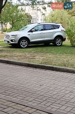 Внедорожник / Кроссовер Ford Escape 2018 в 
