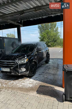 Позашляховик / Кросовер Ford Escape 2016 в 