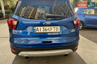 Внедорожник / Кроссовер Ford Escape 2019 в 