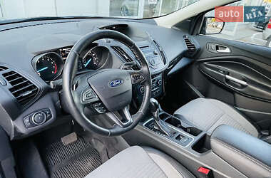 Внедорожник / Кроссовер Ford Escape 2017 в 
