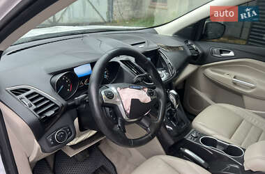 Внедорожник / Кроссовер Ford Escape 2016 в 