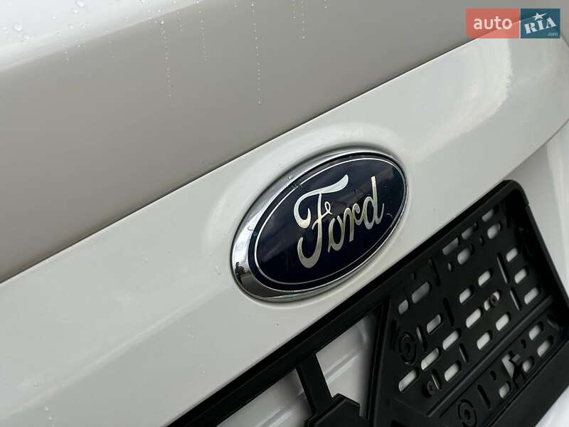 Внедорожник / Кроссовер Ford Escape 2013 в Ахтырке