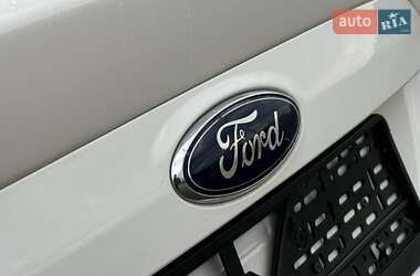 Позашляховик / Кросовер Ford Escape 2013 в 