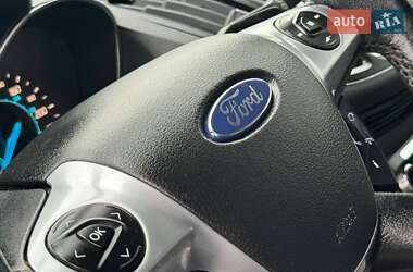 Позашляховик / Кросовер Ford Escape 2013 в 