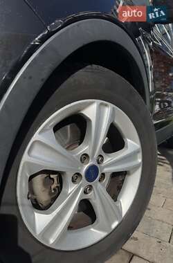 Позашляховик / Кросовер Ford Escape 2014 в 