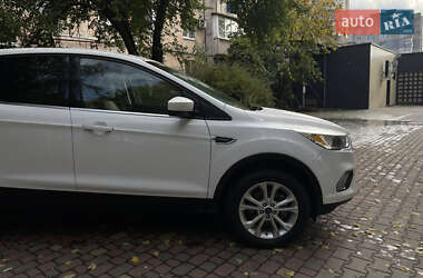 Позашляховик / Кросовер Ford Escape 2016 в  фото 10 Позашляховик / Кросовер Ford Escape 2016 в