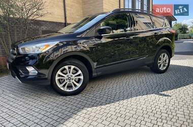 Внедорожник / Кроссовер Ford Escape 2018 в 