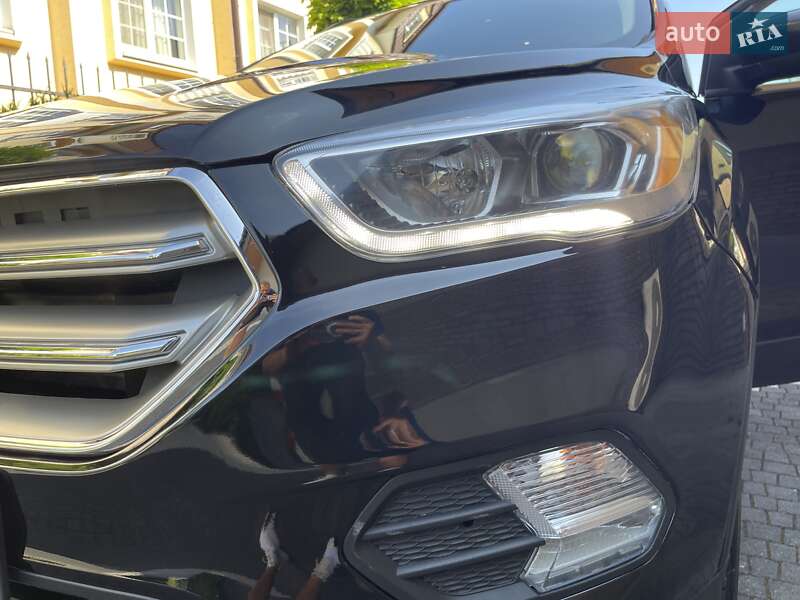 Внедорожник / Кроссовер Ford Escape 2018 в Стрые