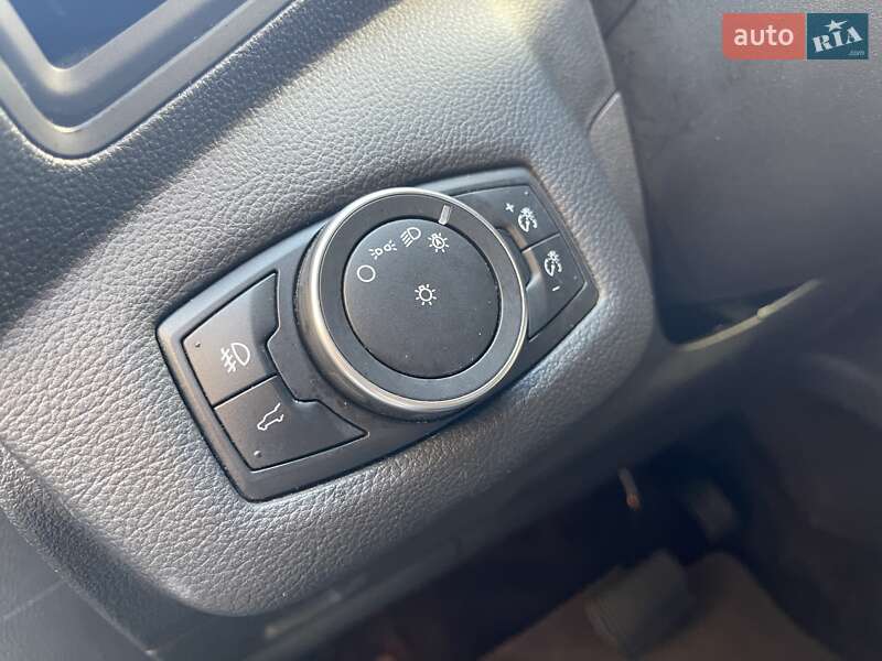 Внедорожник / Кроссовер Ford Escape 2018 в Стрые