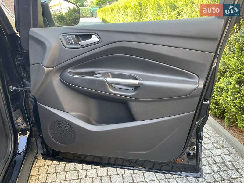 Внедорожник / Кроссовер Ford Escape 2018 в Стрые