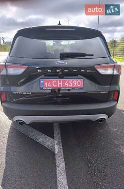 Внедорожник / Кроссовер Ford Escape 2020 в 