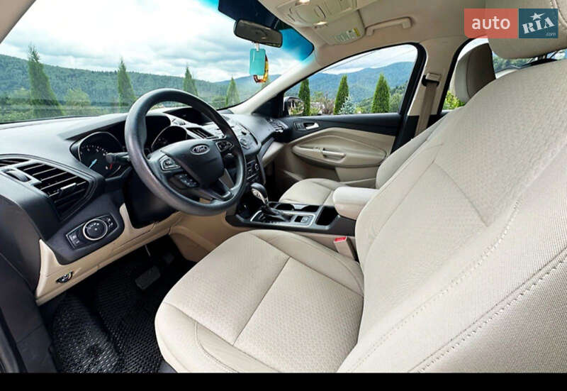 Внедорожник / Кроссовер Ford Escape 2018 в Яремче