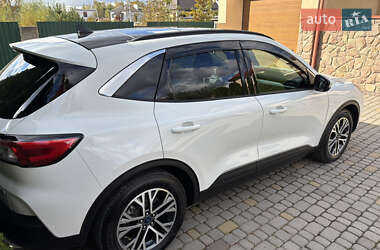 Внедорожник / Кроссовер Ford Escape 2020 в 