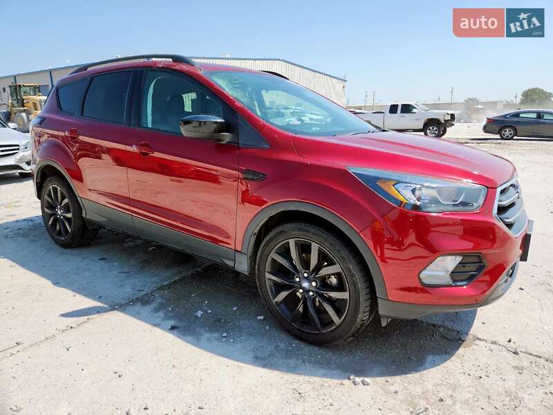 Внедорожник / Кроссовер Ford Escape 2017 в Львове