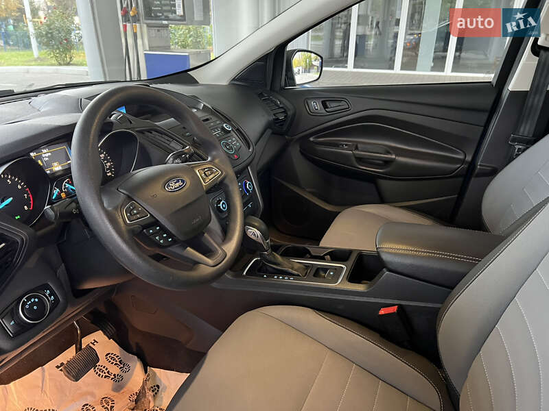 Внедорожник / Кроссовер Ford Escape 2016 в Николаеве