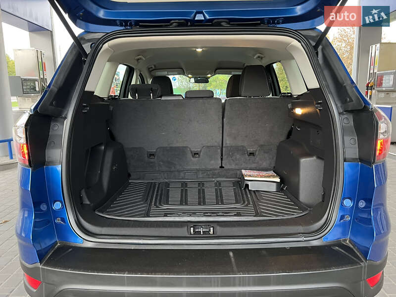 Внедорожник / Кроссовер Ford Escape 2016 в Николаеве