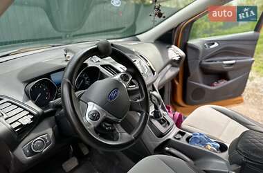 Позашляховик / Кросовер Ford Escape 2016 в 